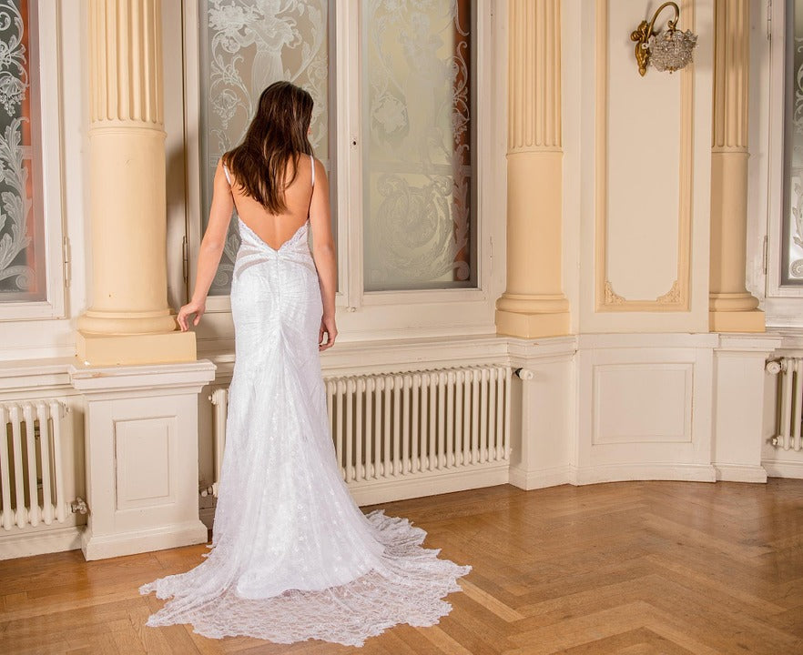 Wedding Dress Cleaning - The Controversy About Letting the Fabric Breath